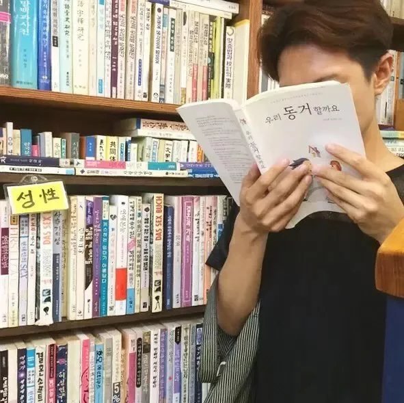 严茜凝妮