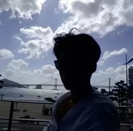 穆妍秋谦